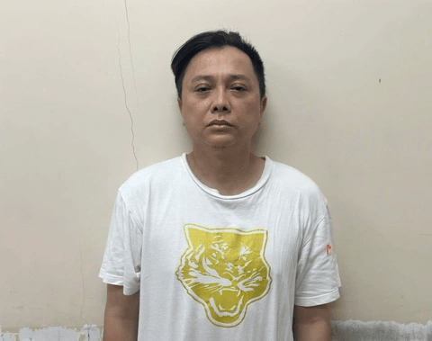 Diệp Lâm Anh thẳng tay chia sẻ hình ảnh NTK Công Trí bị bắt: "Cây ngay không sợ chết đứng"- Ảnh 1.