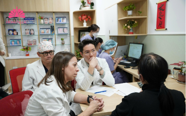 "Tái tạo vẹn tròn– Trọn vẹn yêu thương": Nối lại hành trình hạnh phúc cho phụ nữ sau đoạn nhũ- Ảnh 2.