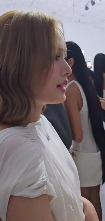 Khoảnh khắc khoe lưng trần gây chú ý của Xoài Non, netizen "sốc visual" trước màn "F5" ngoại hình- Ảnh 4.