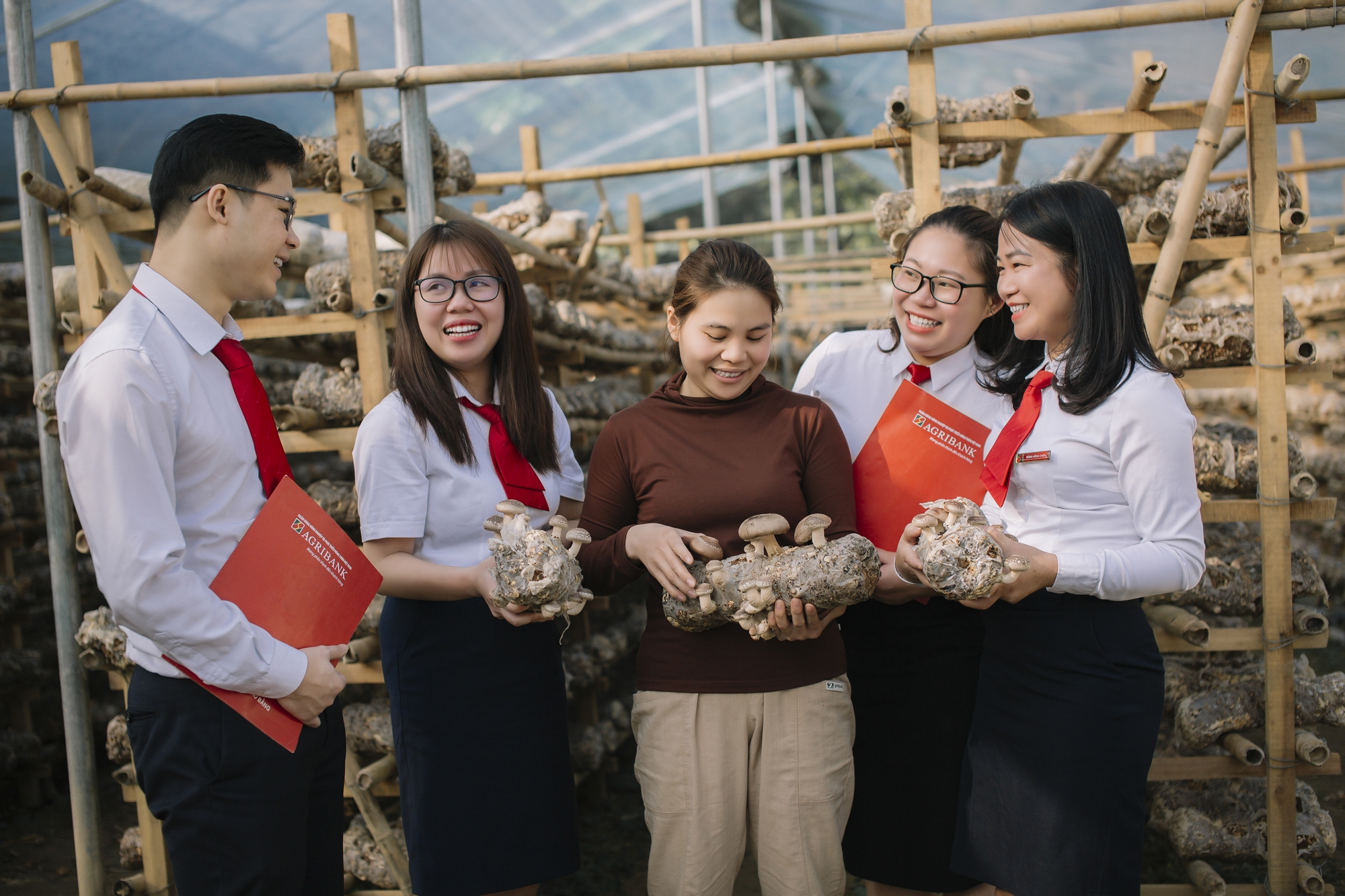 Agribank tích cực hỗ trợ hộ kinh doanh chuyển đổi thành doanh nghiệp- Ảnh 2.