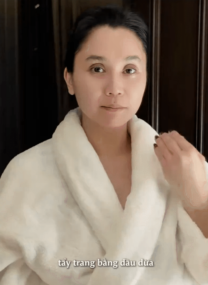 Ngoài 40 tuổi vẫn giữ làn da trắng mịn, “chị bán gạo” nổi tiếng dùng dầu dừa để dưỡng nhan suốt 15 năm- Ảnh 11.