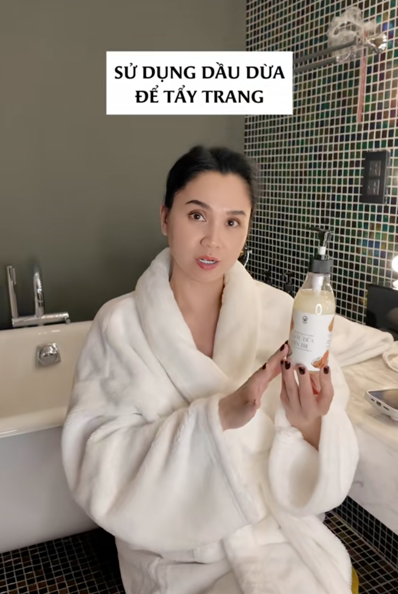Ngoài 40 tuổi vẫn giữ làn da trắng mịn, “chị bán gạo” nổi tiếng dùng dầu dừa để dưỡng nhan suốt 15 năm- Ảnh 8.