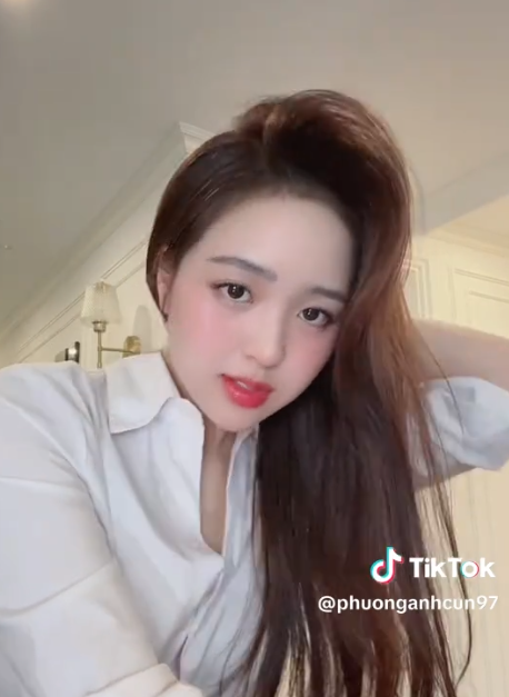 "Hot girl thư ký" lộ khoảnh khắc khiến fan nam rần rần mong muốn được che chở- Ảnh 2.