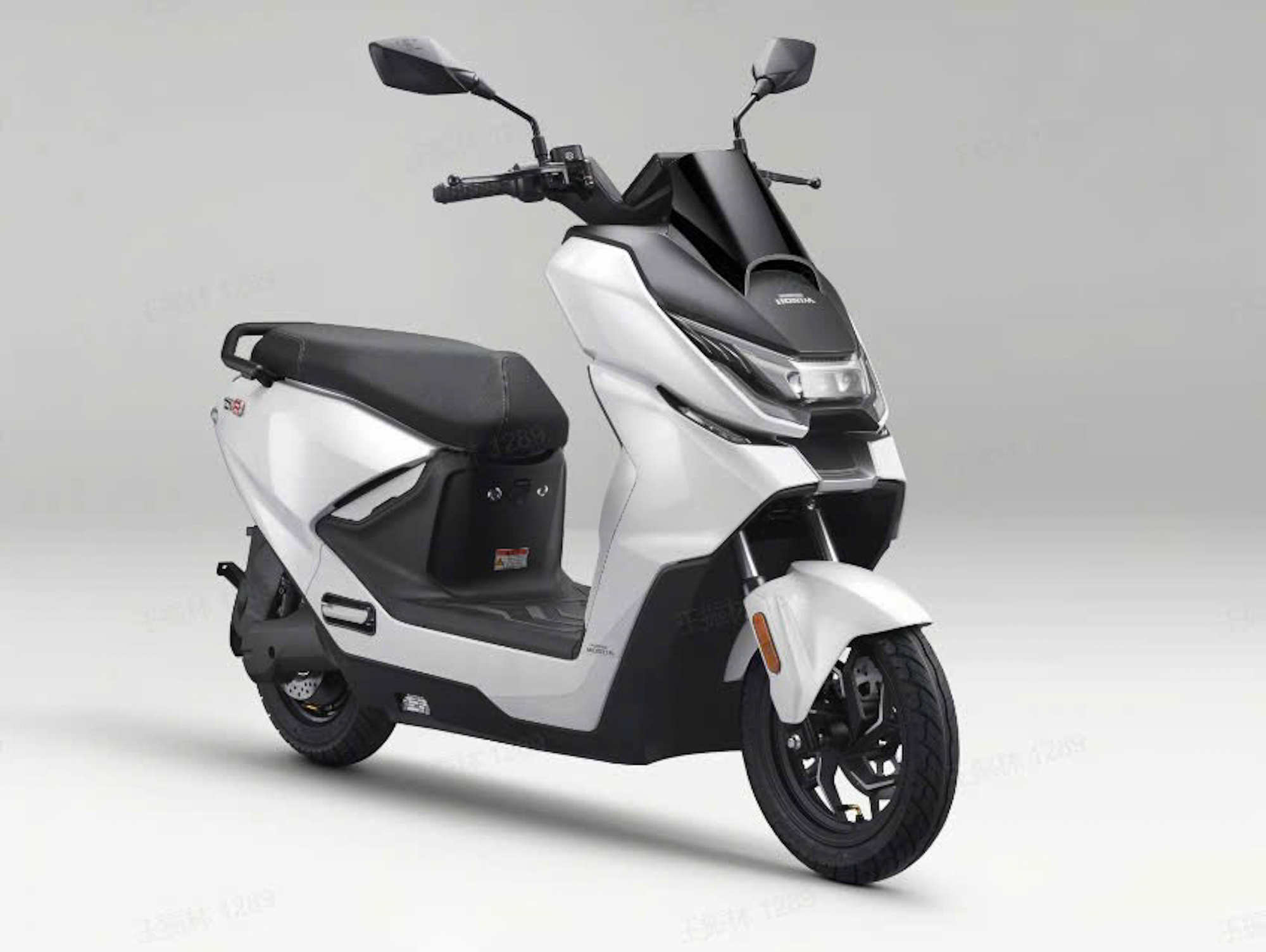 Thêm xe máy điện Honda về Việt Nam, được ví là PCX điện: "Giá chỉ từ 30 triệu", pin, sạc thế nào?- Ảnh 2.