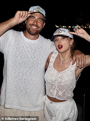 Rộ tin Taylor Swift đã đính hôn cùng cầu thủ Travis Kelce, tất cả đến từ ảnh hình nền điện thoại?- Ảnh 3.