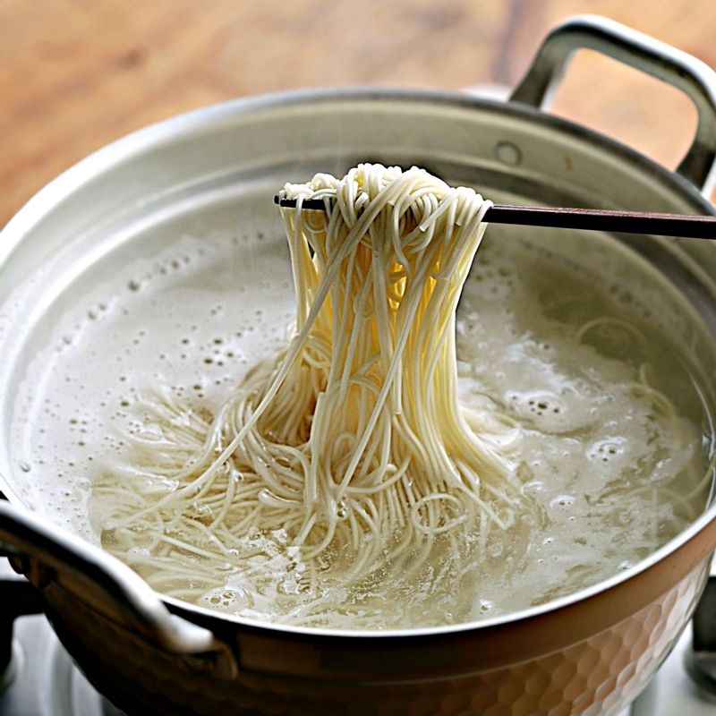 Ngày chán cơm, cứ nấu 1 tô mì theo cách này đảm bảo cả nhà ăn hết sạch và khen ngon không ngớt- Ảnh 12.