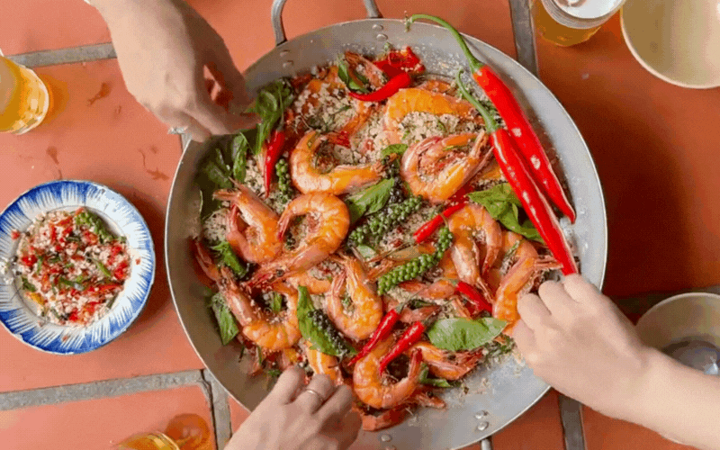Vì sao tôm rang muối hột đang khiến hội nội trợ "phát cuồng" thi nhau vào bếp?- Ảnh 14.