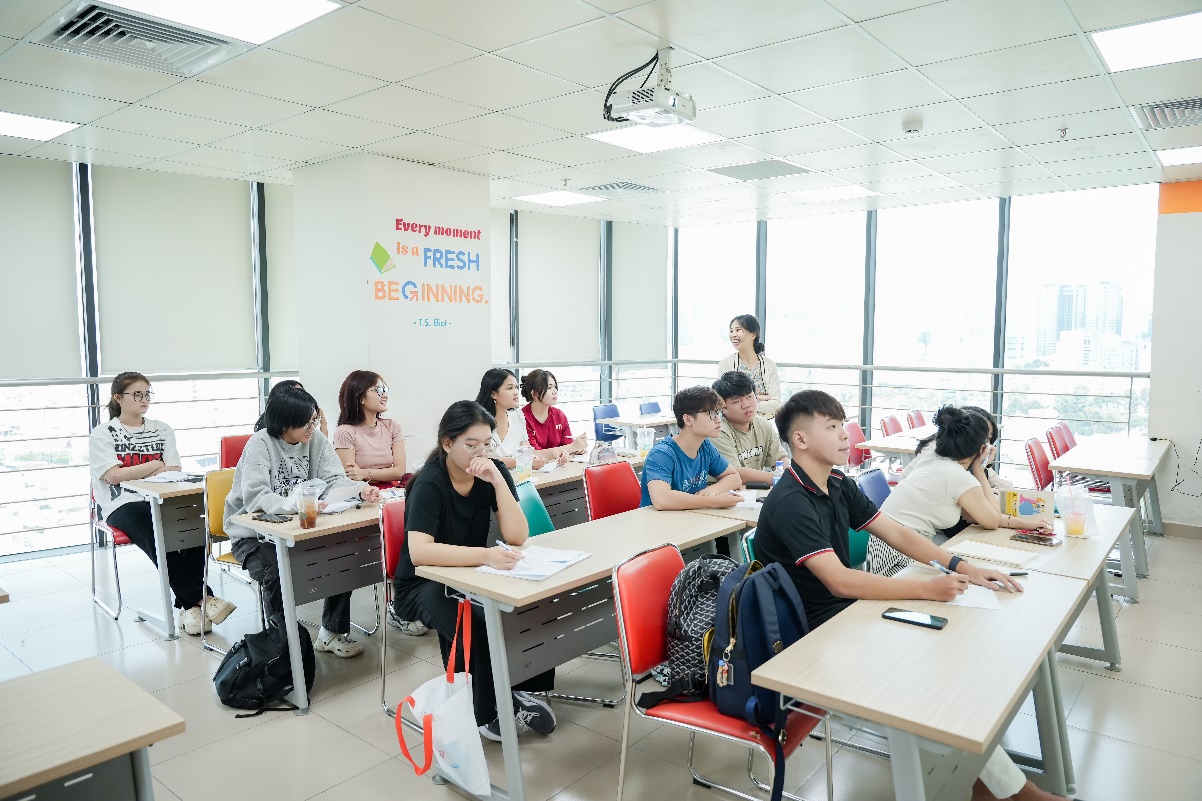 Hàng loạt chính sách hỗ trợ của UEF dành cho thí sinh trước khi vào đại học- Ảnh 2.