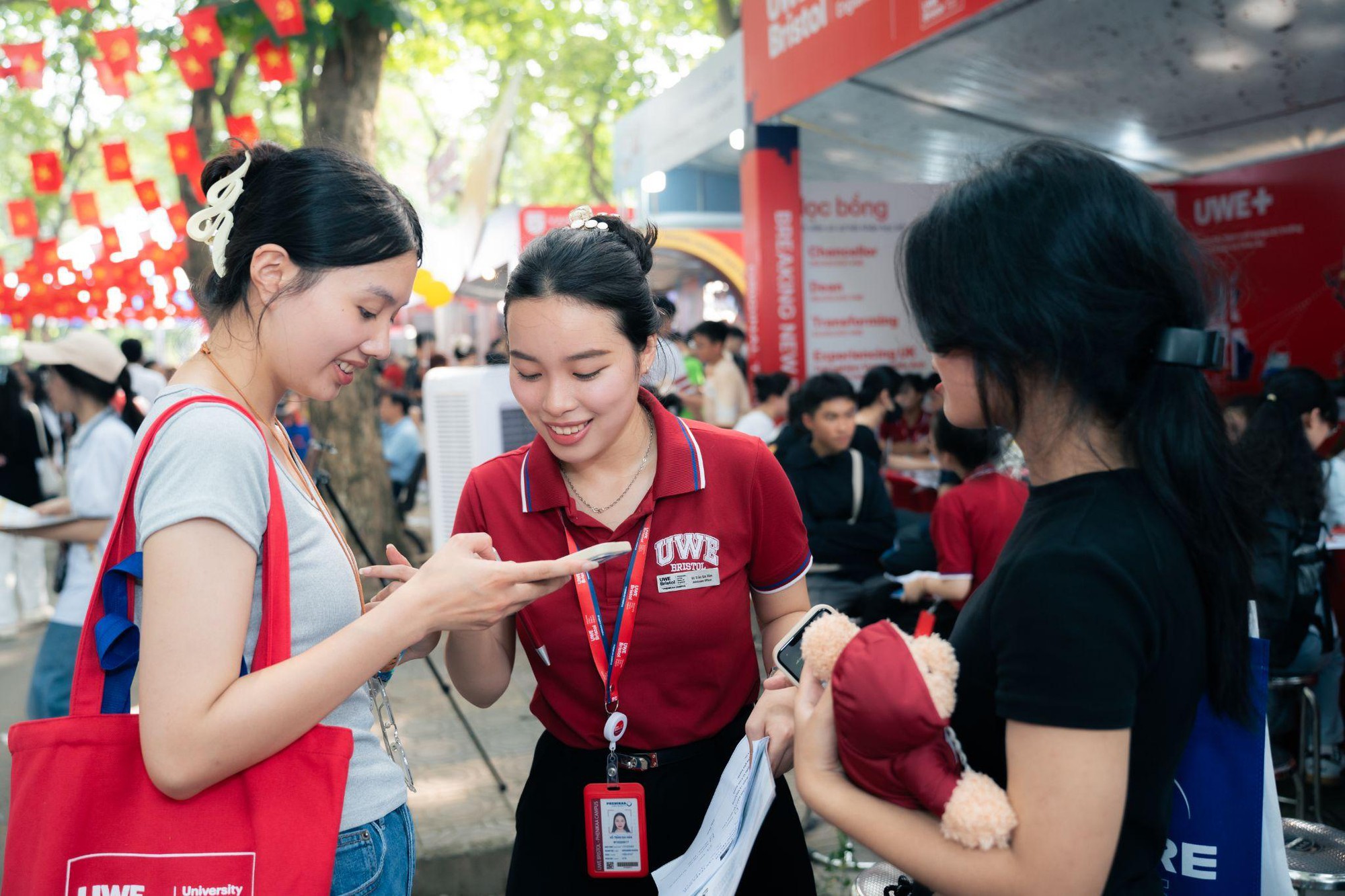 Xét tuyển Đại học 2025: Ưu tiên năng lực hơn điểm số, nhận bằng cấp quốc tế chuẩn Anh quốc- Ảnh 1.