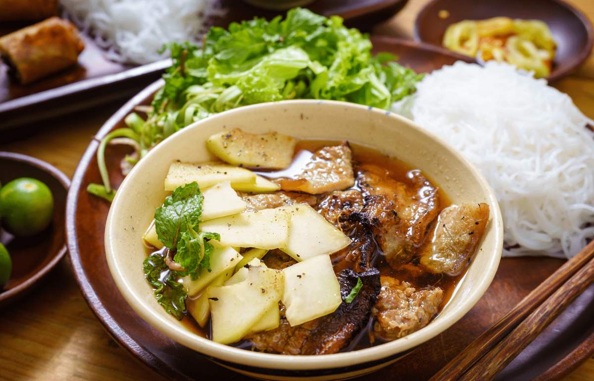 mach-b---n-top-10-quan-bun-cha-ha-noi-ngon-tru-danh-dat-ha-thanh-02-1639475002.png-1749790574-723-width1200height771.jpg