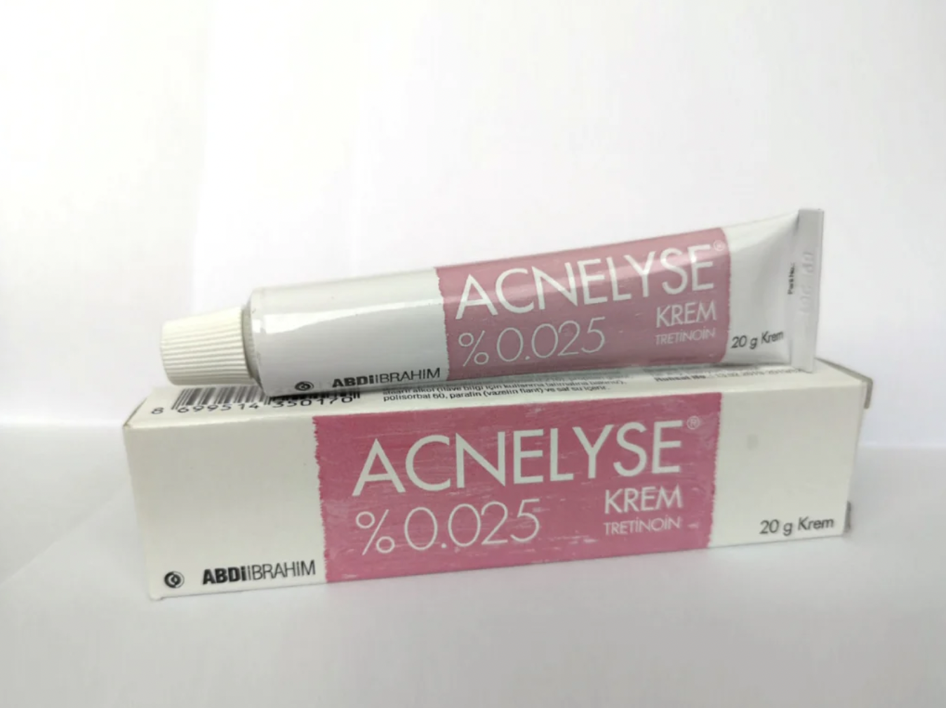 Ở tuổi U70, mẹ tôi vẫn dùng retinol Ở tuổi U70, mẹ tôi vẫn dùng retinol