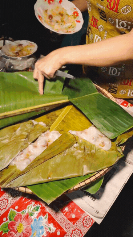 Quán bánh ướt 35 năm tuổi bên ngoài nhìn xập xệ nhưng lại ngon và rẻ không đâu bằng, đi Huế mấy lần mới biết- Ảnh 13.