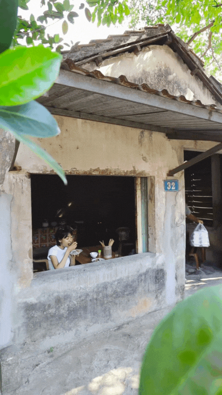 Quán bánh ướt 35 năm tuổi bên ngoài nhìn xập xệ nhưng lại ngon và rẻ không đâu bằng, đi Huế mấy lần mới biết- Ảnh 15.