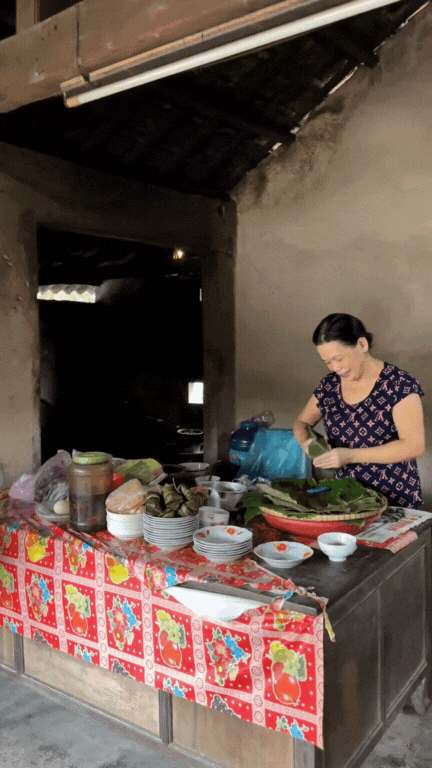 Quán bánh ướt 35 năm tuổi bên ngoài nhìn xập xệ nhưng lại ngon và rẻ không đâu bằng, đi Huế mấy lần mới biết- Ảnh 20.