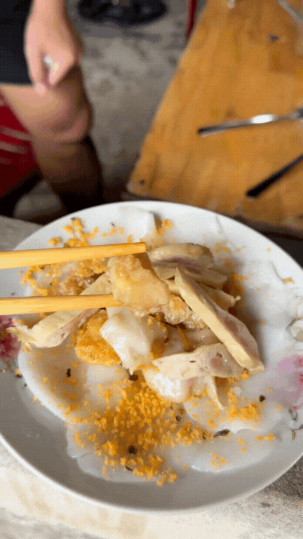 Quán bánh ướt 35 năm tuổi bên ngoài nhìn xập xệ nhưng lại ngon và rẻ không đâu bằng, đi Huế mấy lần mới biết- Ảnh 25.