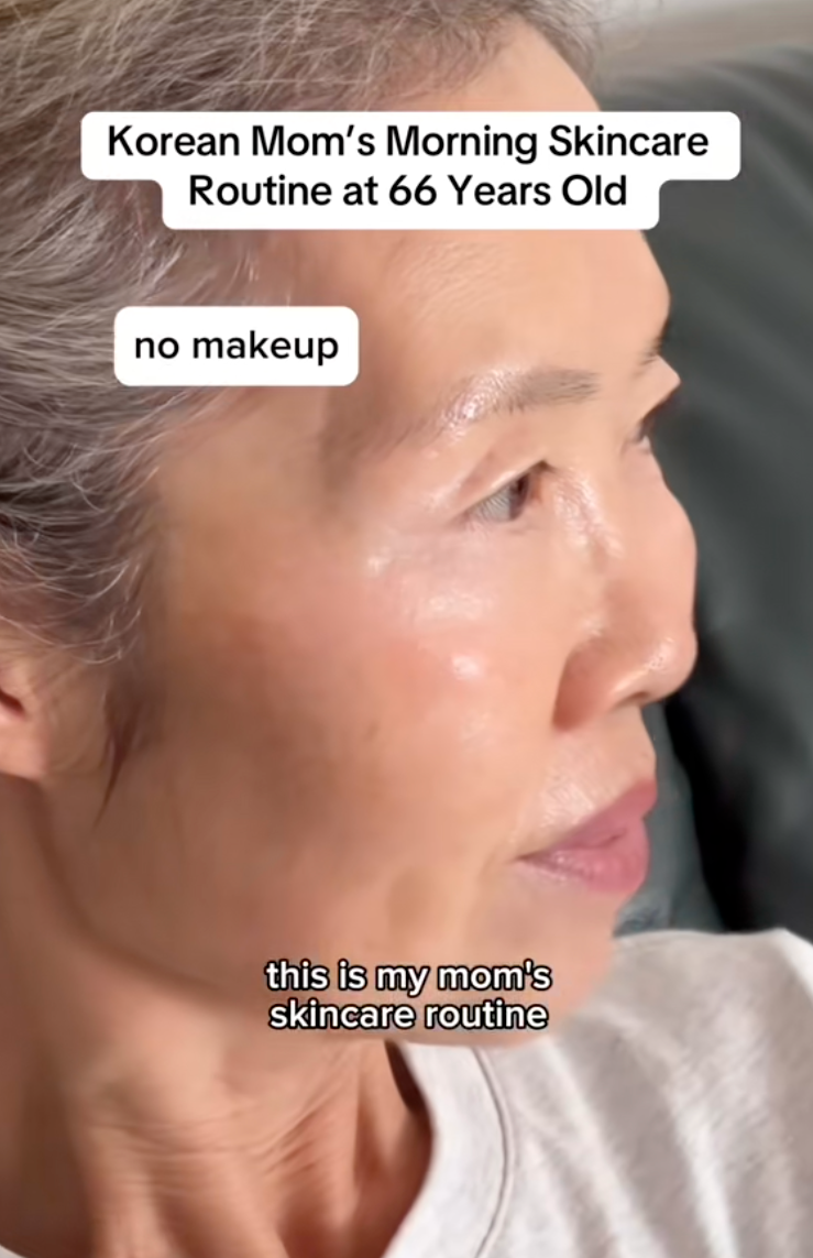 Quý cô người Hàn Quốc khoe cận làn da của mẹ, U70 mà da vẫn bóng bẩy không tì vết!- Ảnh 1. Quý cô người Hàn Quốc khoe cận làn da của mẹ, U70 mà da vẫn bóng bẩy không tì vết!- Ảnh 1.