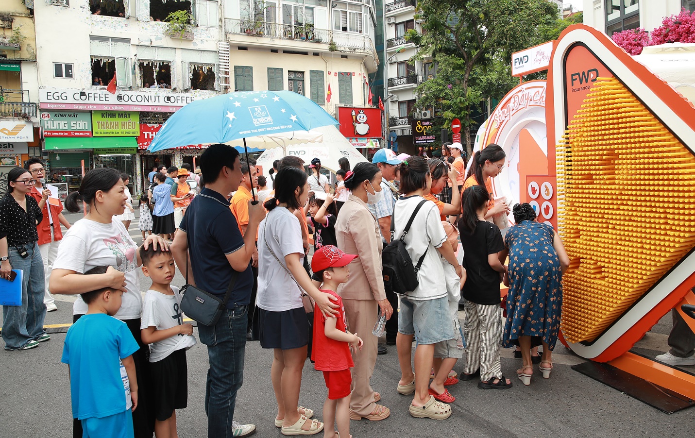 FWD lan tỏa tinh thần “Sống đầy chất tôi” tại trung tâm Thủ đô Hà Nội- Ảnh 6.