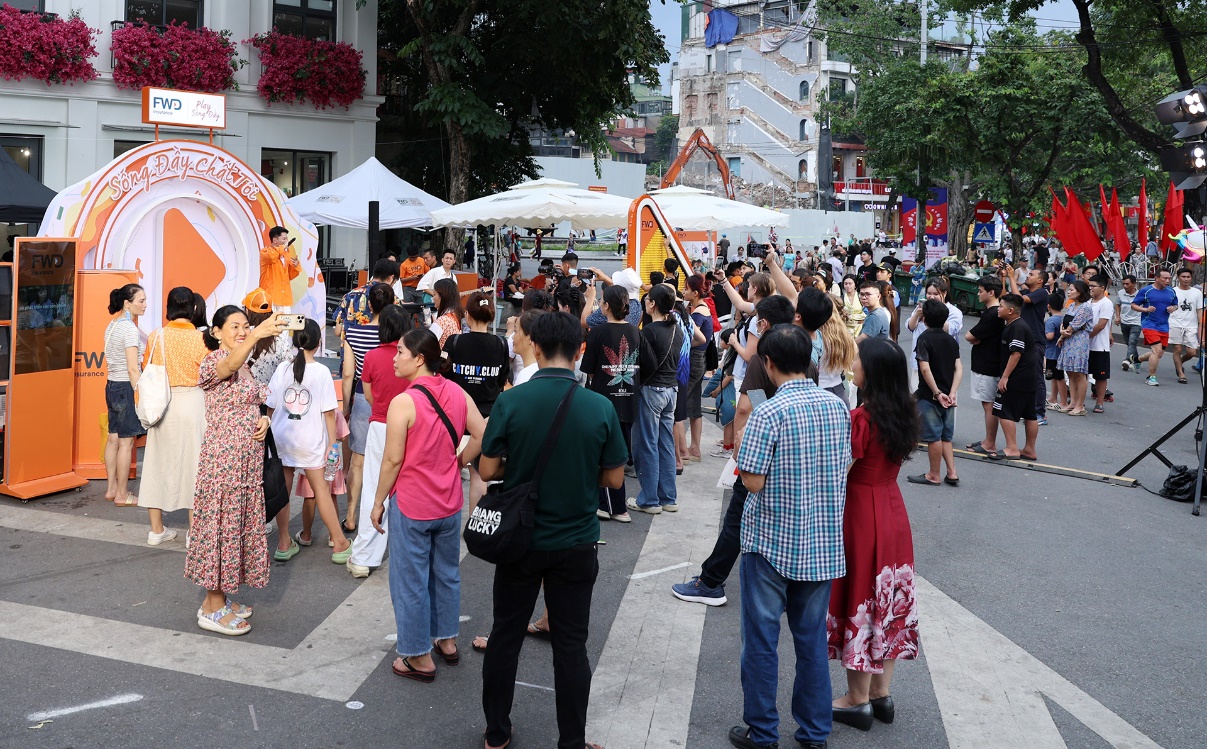 FWD lan tỏa tinh thần “Sống đầy chất tôi” tại trung tâm Thủ đô Hà Nội- Ảnh 7.