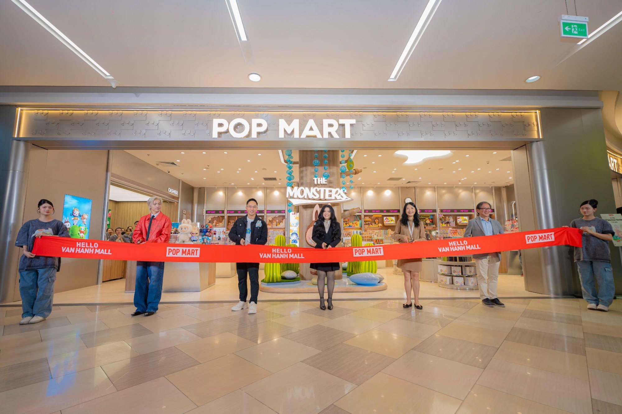 Fan Art Toy đổ bộ “nườm nượp” tại POP MART Vạn Hạnh Mall: LABUBU khổng lồ gây sốt, quà tặng phát ngợp trời!- Ảnh 4.