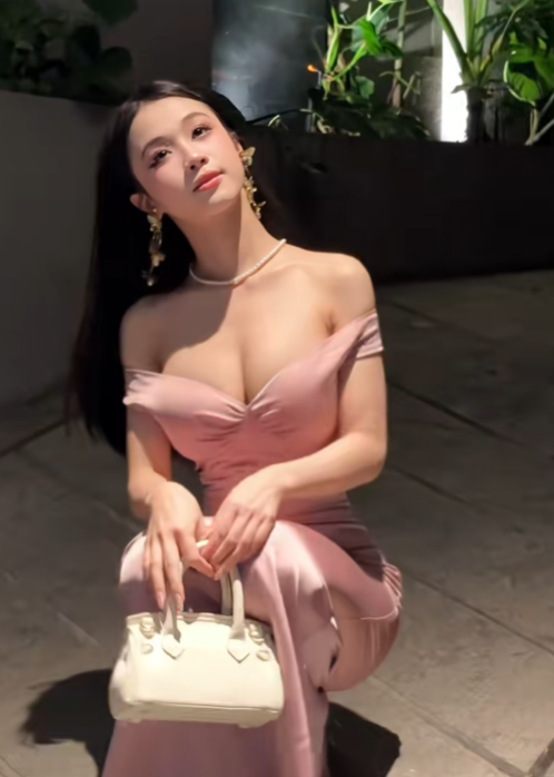 Màn biến hình khó tin của "idol top top" từng bị chê bai, gây sốc chẳng kém các tỷ tỷ xứ Trung- Ảnh 7. Màn biến hình khó tin của "idol top top" từng bị chê bai, gây sốc chẳng kém các tỷ tỷ xứ Trung- Ảnh 7.