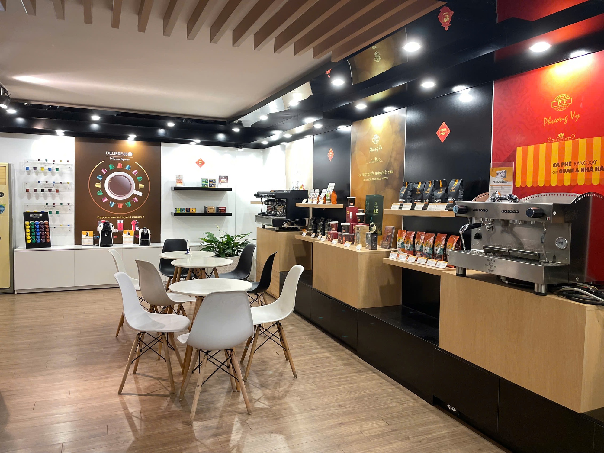 Phương Vy Coffee: Tinh hoa cà phê chuẩn gu Việt tại showroom trải nghiệm giữa lòng Sài Gòn- Ảnh 2.