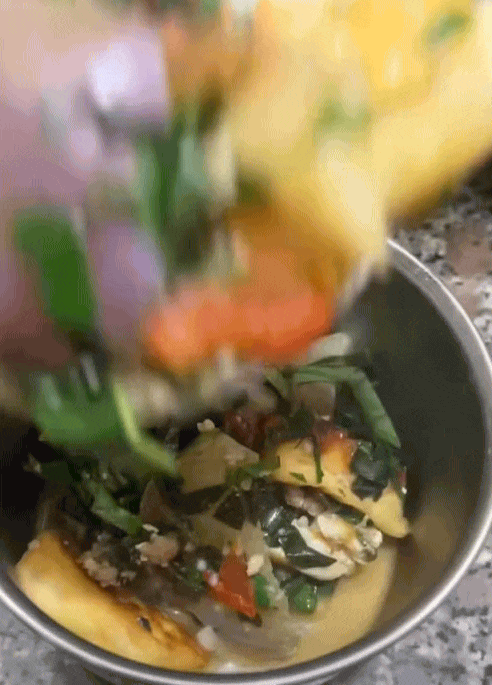 Tủ lạnh văn phòng thời bão giá: Cơm 'cặp lồng' thay cho cơm hàng và nỗi lo 'hộp cá kho không cánh mà bay'!- Ảnh 6.