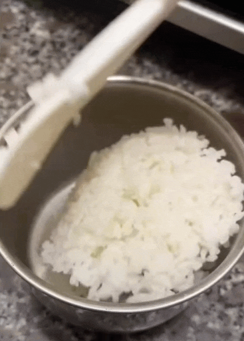 Tủ lạnh văn phòng thời bão giá: Cơm 'cặp lồng' thay cho cơm hàng và nỗi lo 'hộp cá kho không cánh mà bay'!- Ảnh 7.