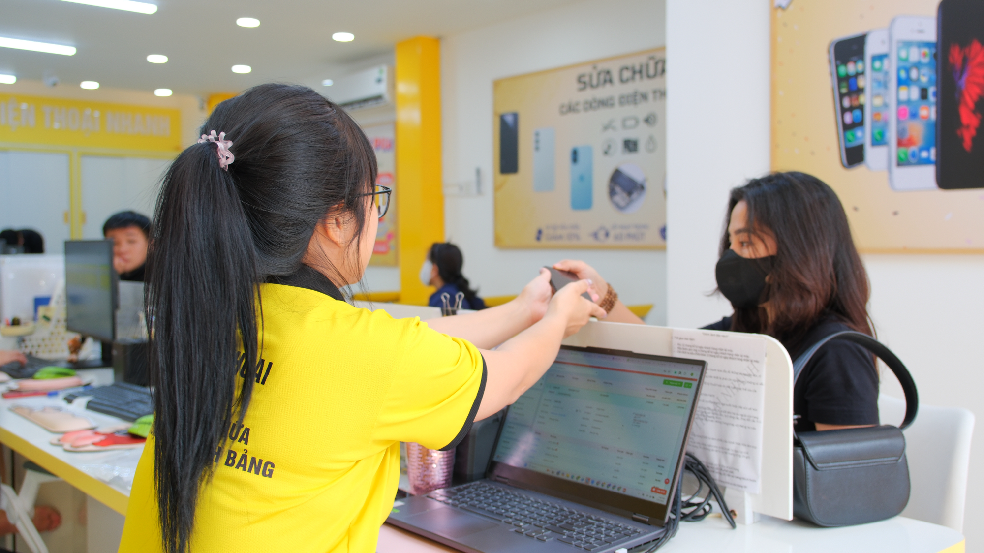 Đâu là địa chỉ thay màn hình iPhone lấy liền, bảo hành dài hạn tại TPHCM?- Ảnh 4.