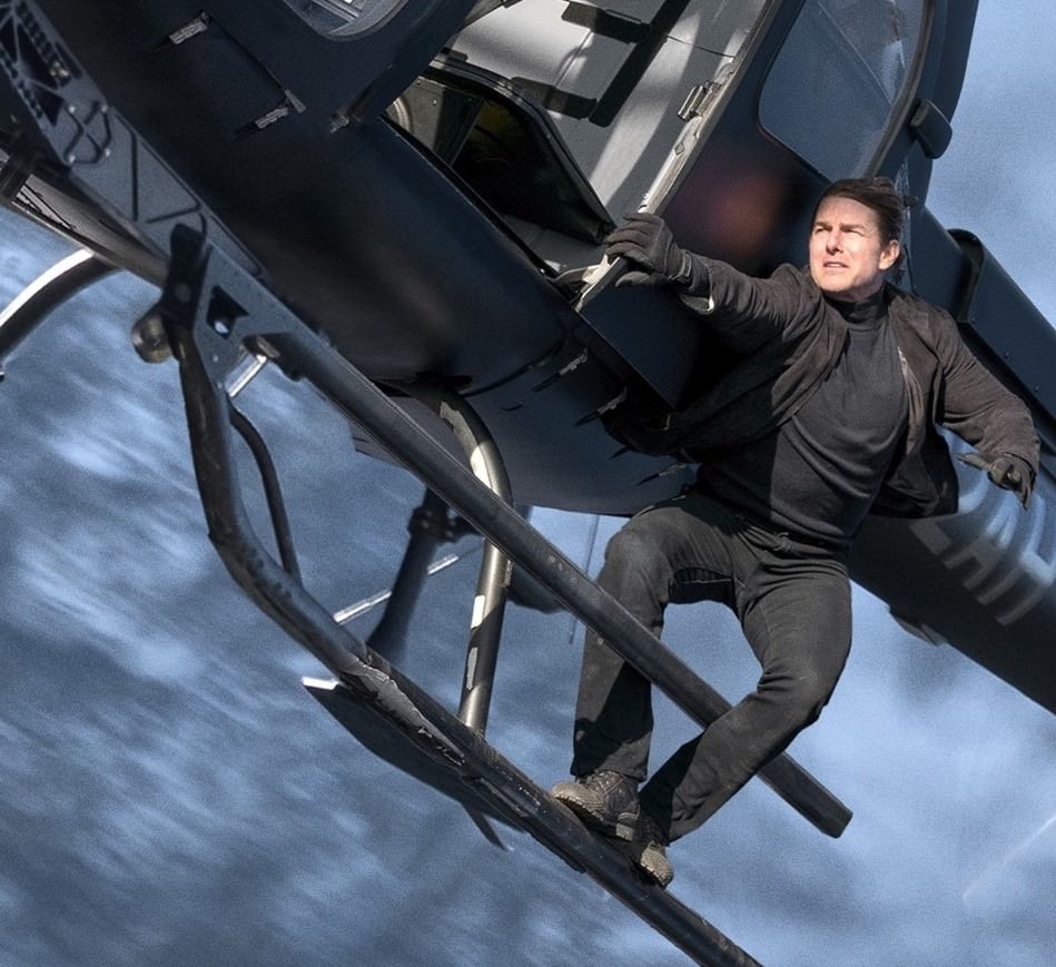 "Kẻ phản diện" Tom Cruise: 13 năm bỏ nghĩa vụ làm cha
với con gái Suri, đến nay mải mê tình trẻ kém 26 tuổi!- Ảnh 4. "Kẻ phản diện" Tom Cruise: 13 năm bỏ nghĩa vụ làm cha
với con gái Suri, đến nay mải mê tình trẻ kém 26 tuổi!- Ảnh 4.