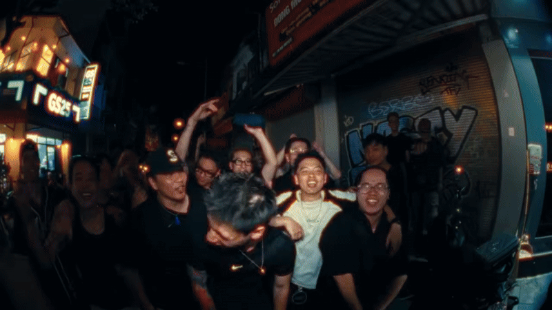 Đã có MV nhạc Việt đầu tiên leo Top YouTube toàn cầu sau khi bỏ Trending, view tăng vù vù càng nghe càng cuốn!- Ảnh 1.