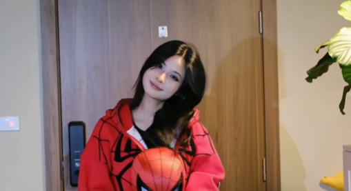 Cú kéo mặt nạ của hot girl TikTok Quỳnh Bei gây chấn động, một ngày đạt cả "triệu tim"- Ảnh 4.