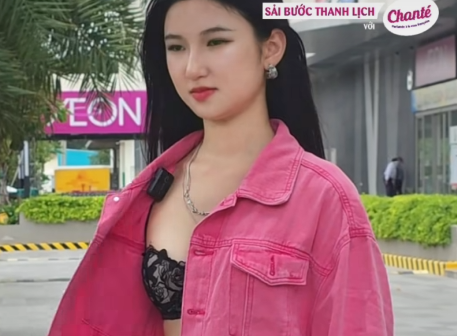 Nàng Mơ đơ mặt vì chiếc áo "phản chủ", có hành động che chắn nhưng không đáng kể
- Ảnh 2. Nàng Mơ đơ mặt vì chiếc áo "phản chủ", có hành động che chắn nhưng không đáng kể
- Ảnh 2.