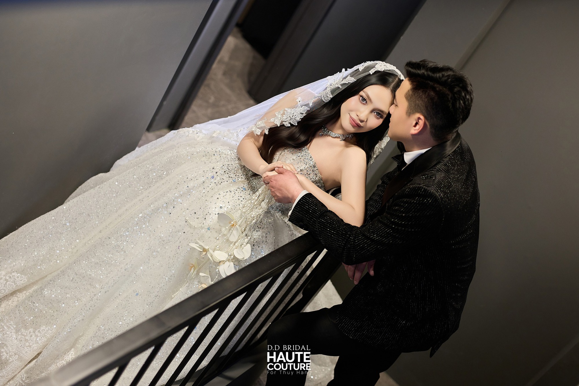 Hoa hậu 99 tất bật chuẩn bị đám cưới với chồng Phó giám đốc, làm 1 thứ khác biệt hẳn trong Vbiz - Ảnh 2. Hoa hậu 99 tất bật chuẩn bị đám cưới với chồng Phó giám đốc, làm 1 thứ khác biệt hẳn trong Vbiz - Ảnh 2.