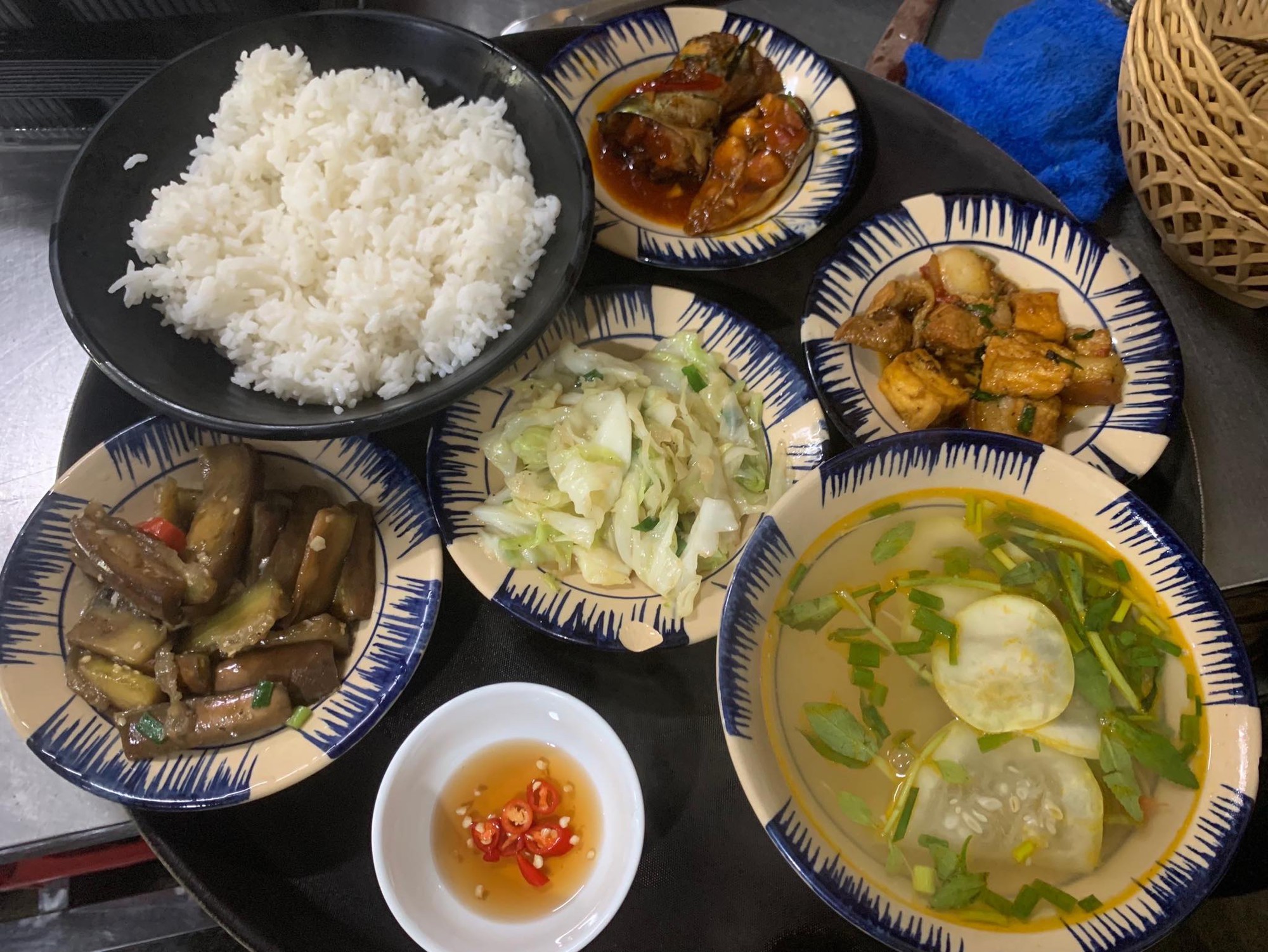 7 quán cơm quê siêu ngon siêu rẻ ở Huế: Ăn no căng bụng như cơm mẹ nấu mà "không đau ví"- Ảnh 24.