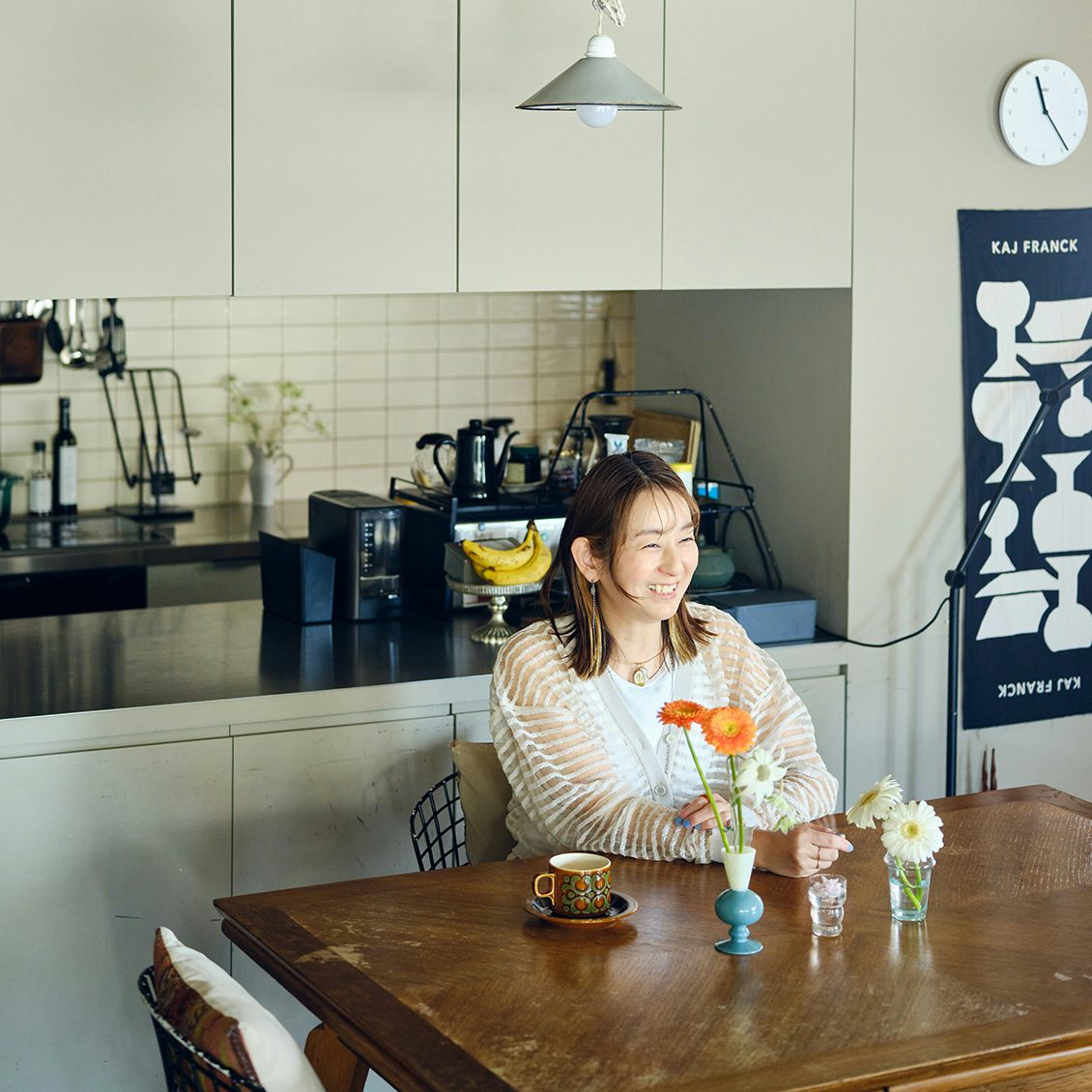 Người phụ nữ trung niên bỏ phố về quê, sống trong ngôi nhà gỗ cũ: “Tôi không còn là cỗ máy, mà là chính mình”- Ảnh 1.