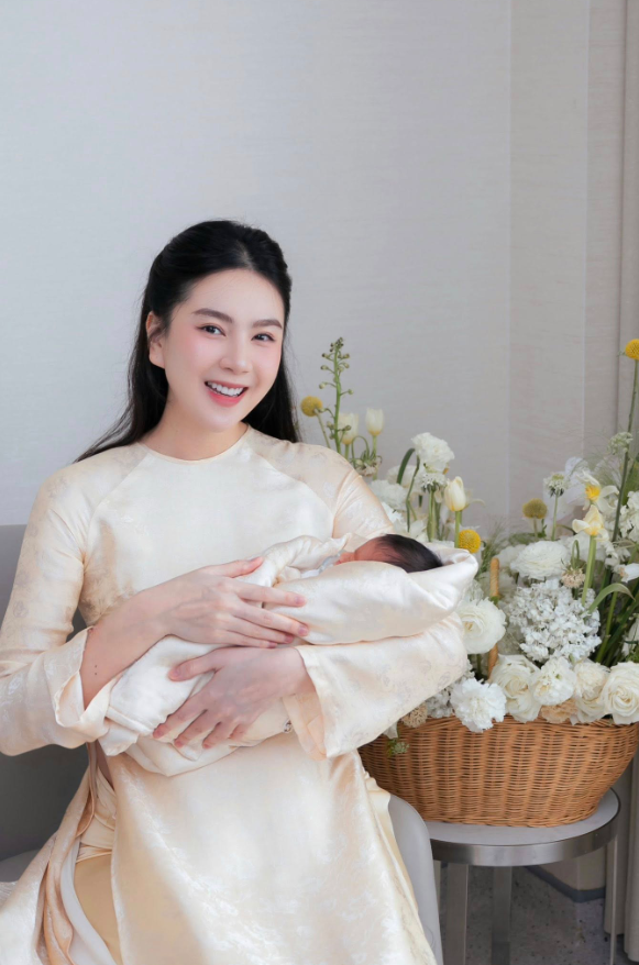 Cách làm mẹ của Mai Ngọc ở tuổi 35- Ảnh 4. Cách làm mẹ của Mai Ngọc ở tuổi 35- Ảnh 4.