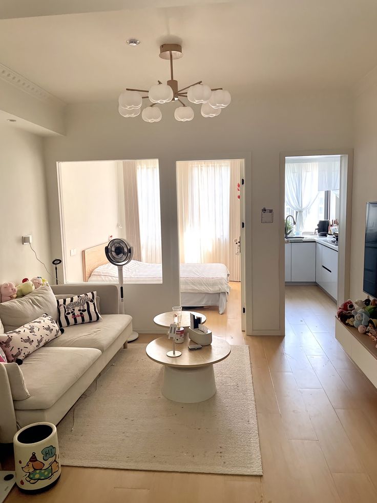 Tôi cắt giảm còn đúng 100 món trong căn hộ 40m² – sống tối giản đã thay đổi tài chính và tâm trạng của tôi- Ảnh 4. Tôi cắt giảm còn đúng 100 món trong căn hộ 40m² – sống tối giản đã thay đổi tài chính và tâm trạng của tôi- Ảnh 4.