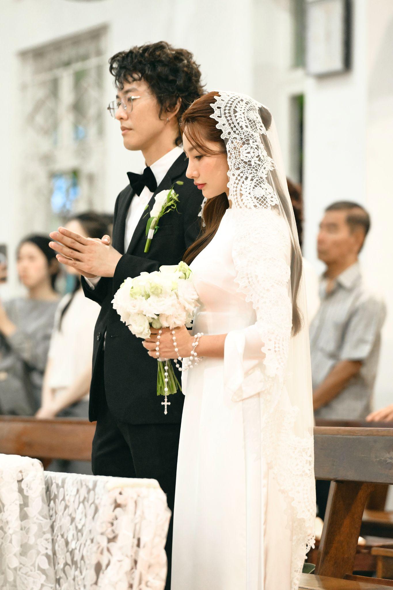 Cái kết viên mãn cho chuyện tình của cặp đôi Diệp Lê - Danny với lễ gia tiên đầy xúc động- Ảnh 4.