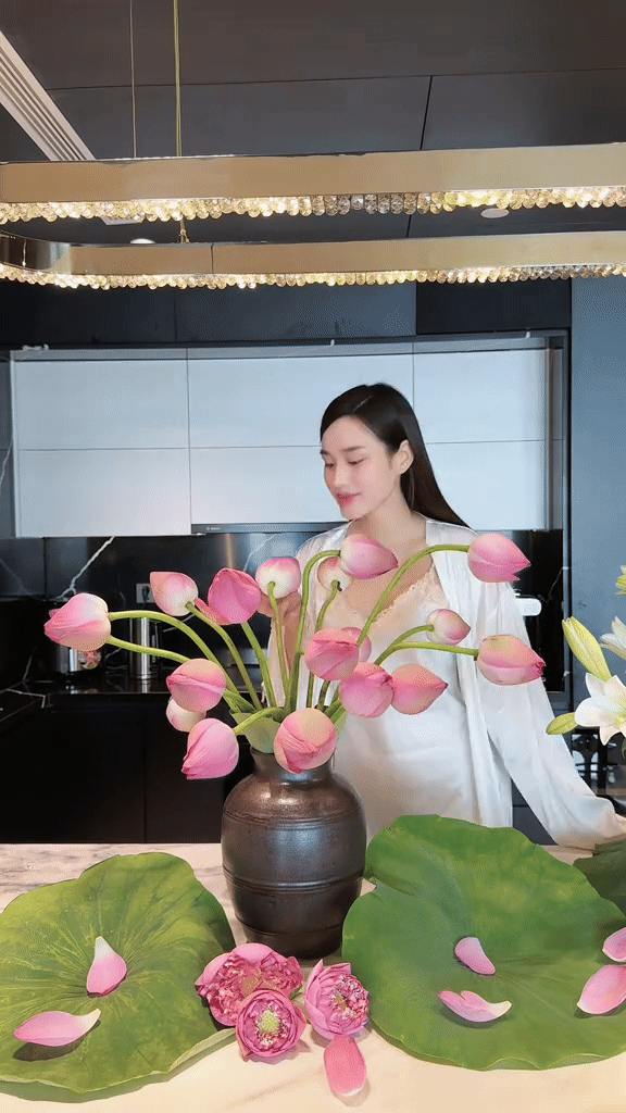 Phát hiện lạ: Dâu hào môn Việt được đúc từ một khuôn- Ảnh 1.