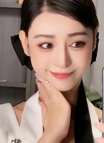 30 tỷ, 8 năm phẫu thuật, làm đám cưới với bác sĩ thẩm mỹ, số phận hot girl xinh đẹp nay ra sao?- Ảnh 5. 30 tỷ, 8 năm phẫu thuật, làm đám cưới với bác sĩ thẩm mỹ, số phận hot girl xinh đẹp nay ra sao?- Ảnh 5.