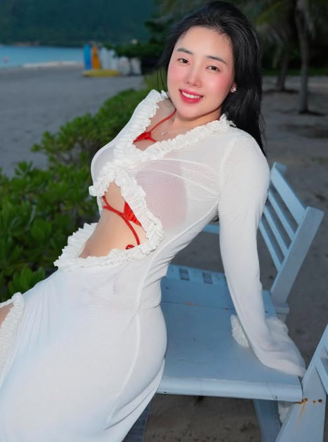 "Full" màn khoe vóc dáng gợi cảm theo cách cực tinh tế của hot girl TikToker- Ảnh 5. "Full" màn khoe vóc dáng gợi cảm theo cách cực tinh tế của hot girl TikToker- Ảnh 5.