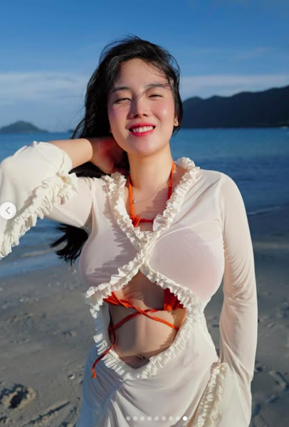 "Full" màn khoe vóc dáng gợi cảm theo cách cực tinh tế của hot girl TikToker- Ảnh 4. "Full" màn khoe vóc dáng gợi cảm theo cách cực tinh tế của hot girl TikToker- Ảnh 4.