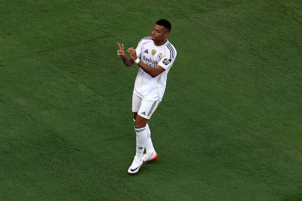 Mbappe ăn mừng đầy xúc động tưởng nhớ Diogo Jota khi lập siêu phẩm giúp Real thắng nghẹt thở Dortmund ở FIFA Club World Cup- Ảnh 2.