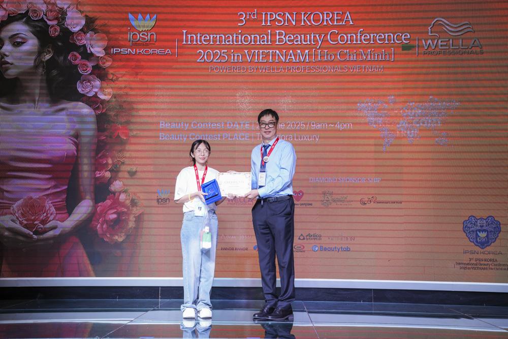 Sinh viên FPT Polytechnic nhận “mưa giải thưởng” tại cuộc thi làm đẹp quốc tế- Ảnh 2.