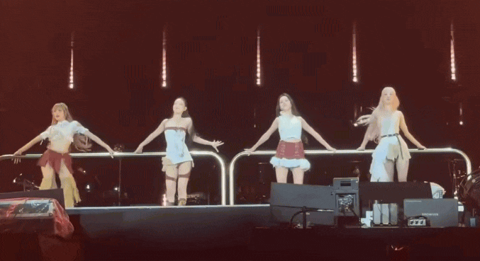Khoảnh khắc nóng mắt của BLACKPINK: Chưa bao giờ bạo như thế này!- Ảnh 3.