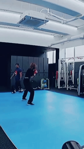Lisa (BLACKPINK) chiếm trọn spotlight với body cực chiến, một phần nhờ chăm tập boxing đấy nhé!- Ảnh 8.