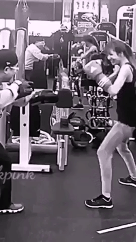 Lisa (BLACKPINK) chiếm trọn spotlight với body cực chiến, một phần nhờ chăm tập boxing đấy nhé!- Ảnh 7.