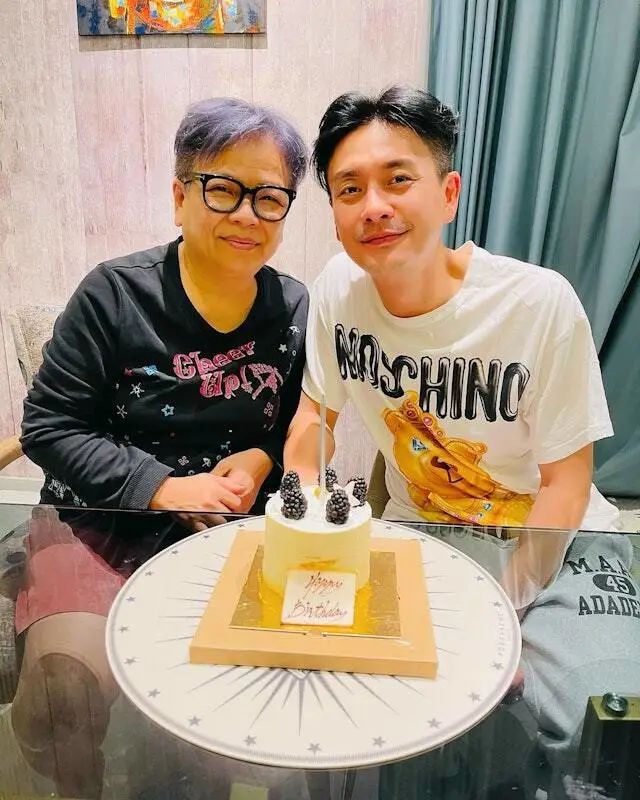 Nam thần hạng A gây phẫn nộ khi tuyên bố không kết hôn để "trả thù mẹ"- Ảnh 2. Nam thần hạng A gây phẫn nộ khi tuyên bố không kết hôn để "trả thù mẹ"- Ảnh 2.