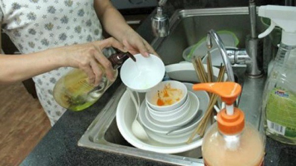 Khi rửa bát đĩa, hãy làm theo cách này để sạch hết hóa chất: Đừng vội vàng để rồi "ăn" chất tẩy rửa vào người- Ảnh 3.