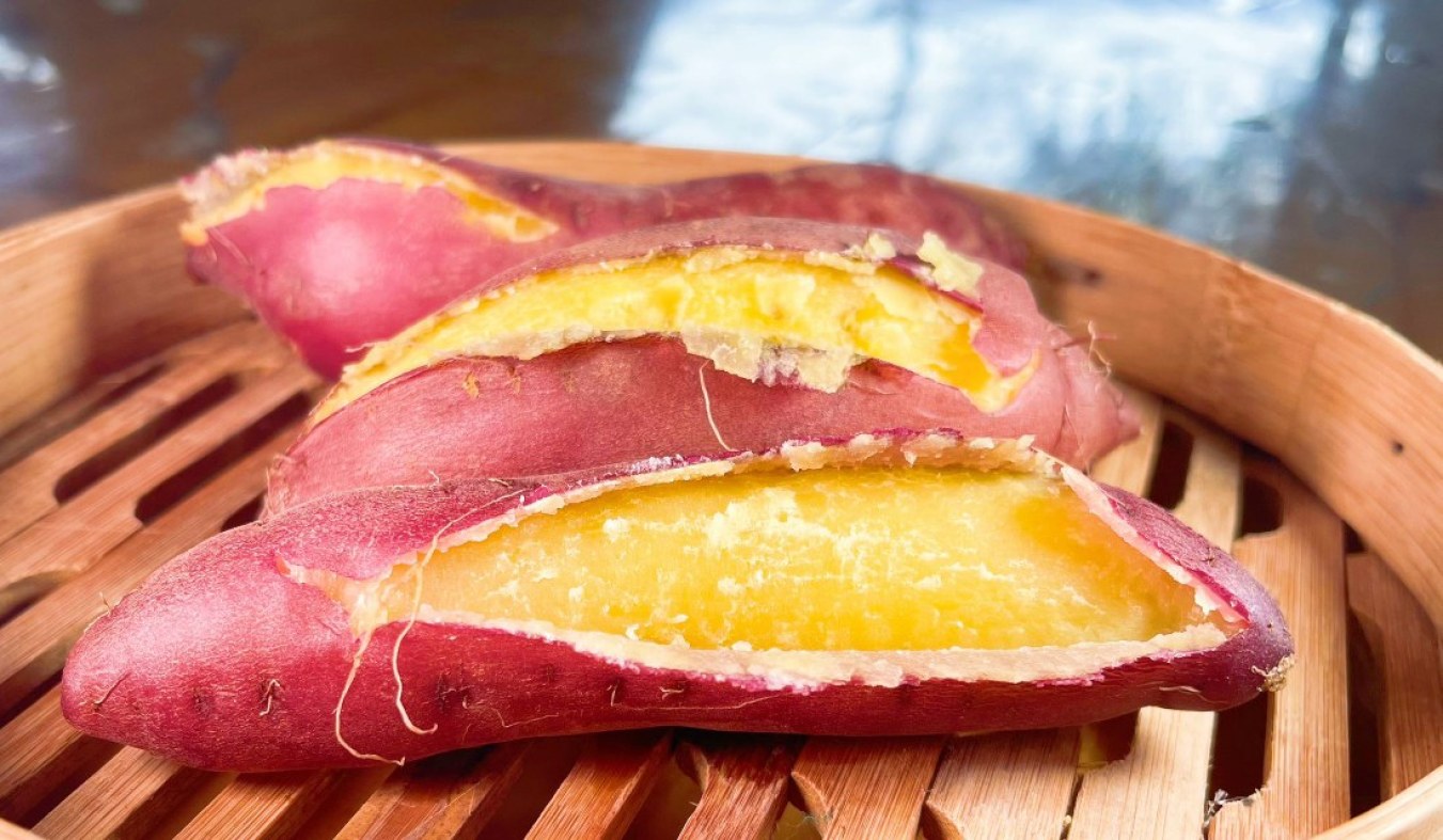 Củ khoai lang với vẻ ngoài mộc mạc, sần sùi nhưng chứa nhiều giá trị dinh dưỡng